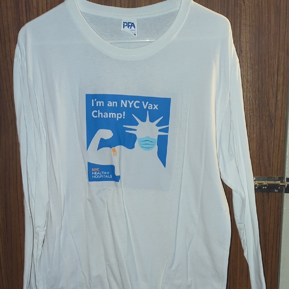 White 'I'm an NYC Vax Champ!' Long Sleeve Tee
